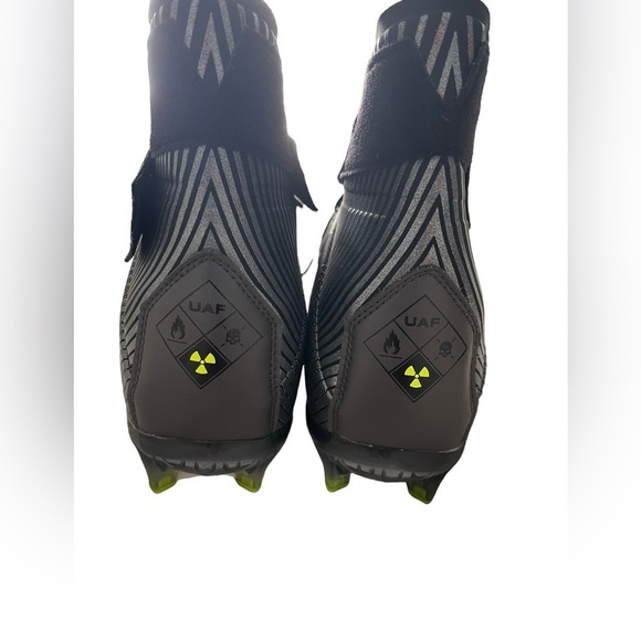 NEW Under Armour Men's Highlight Football Cleats - Picture 11 of 14